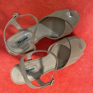 Patent leather pump man made